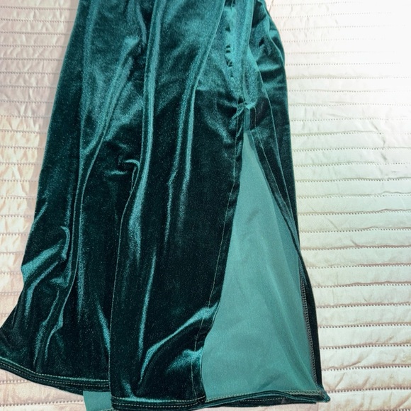 NWT Jaded Rose women’s Elegant Green Velvet Halter Dress plus size 26 - Picture 12 of 12